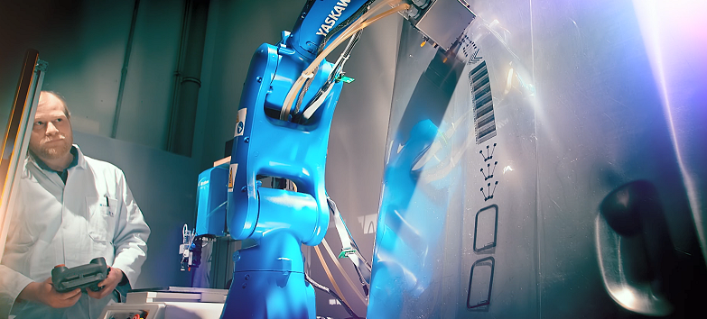 Roboter-gestützter Inkjet-Druck auf 3D-Bauteilen am Fraunhofer ENAS