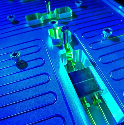 Hochtemperatur-Reaktor mit Mikromischer zur kontinuierlichen Synthese von Nanomaterialien
